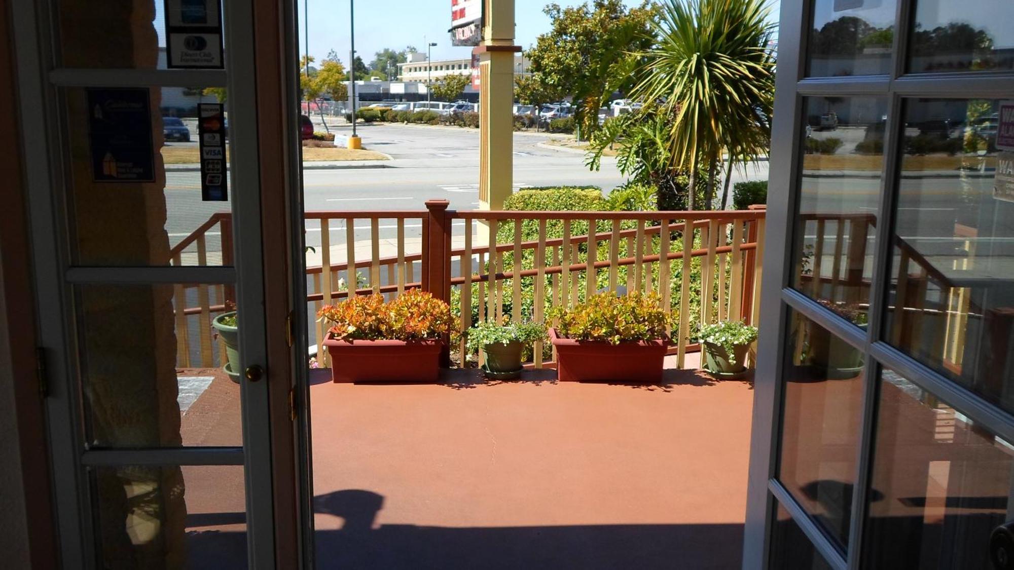 Hitching Post 2* Santa Cruz